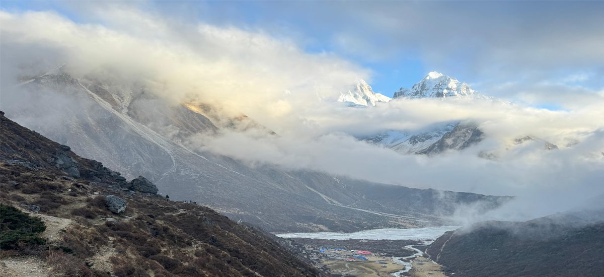Makalu Base Camp Trek 4 Makalu Base Camp Trek Picture - Stunning Himalayan View